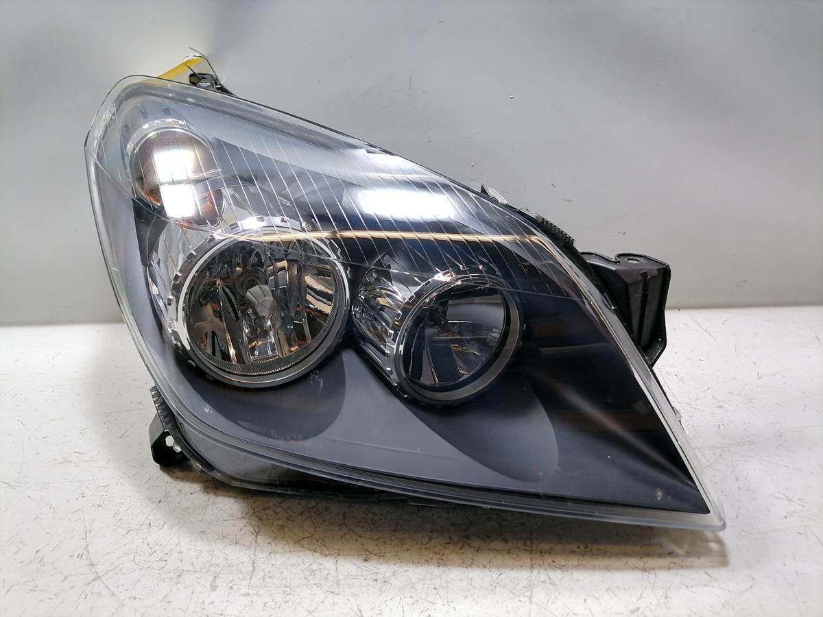 Opel Astra H Scheinwerfer vorn rechts Halogen Schwarzer Hintergrund Bj.2009